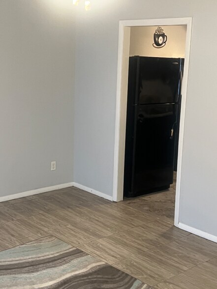 Building Photo - 505 W 53rd Ave