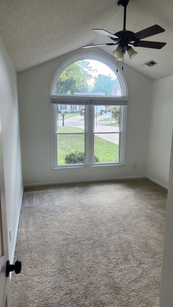 Building Photo - Three-bedroom Rancher in Concord!