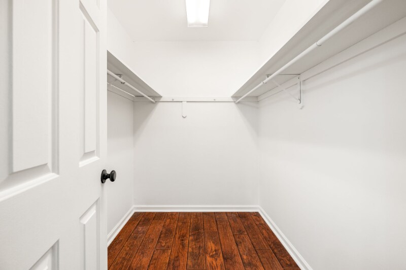 Building Photo - 302 Pinebrooke Cir