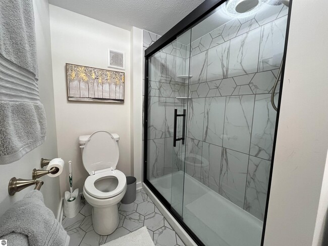 Building Photo - 3846 N Four Mile Rd