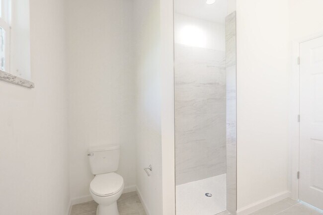 Building Photo - BRAND NEW 3/2/1-SAVANNAH MODEL-GREAT SW LEHIGH LOCATION