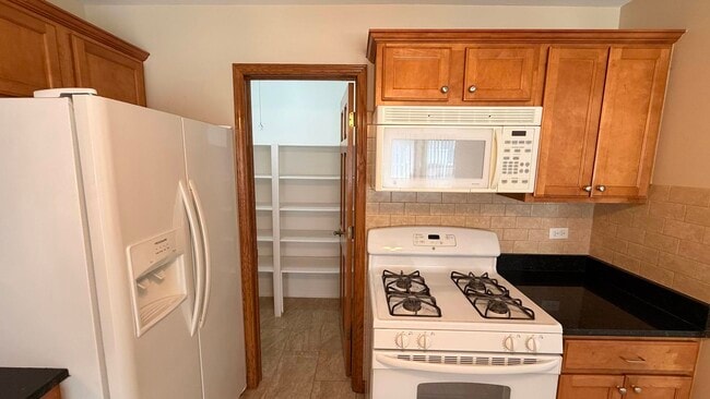 Building Photo - 220 Oak Knoll Ct