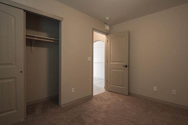 Building Photo - Stylish & Spacious Eastside Home with Stunning Modern Kitchen
