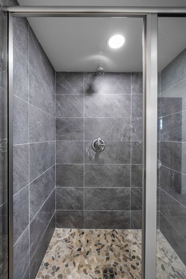 Building Photo - Thiel on 9th