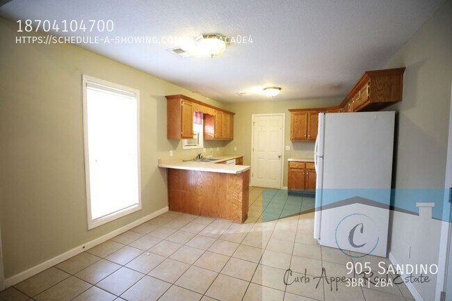 Building Photo - 905 Sandino-