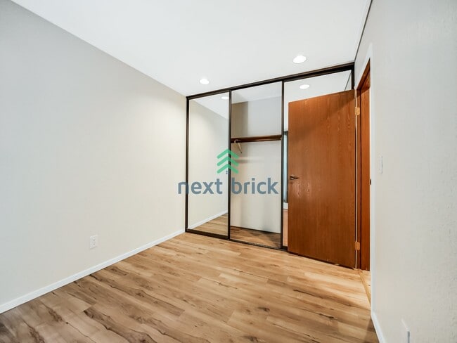 Building Photo - Charming 2 Beds and 1 Bath Condo Available for Rent!