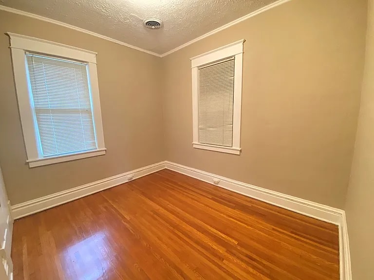 Building Photo - 42 W 6th Ave