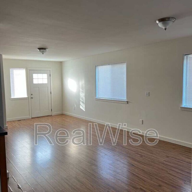 Building Photo - 1214 SW 27th St