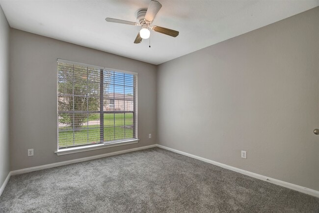 Building Photo - 1930 Greenbriar Colony Dr