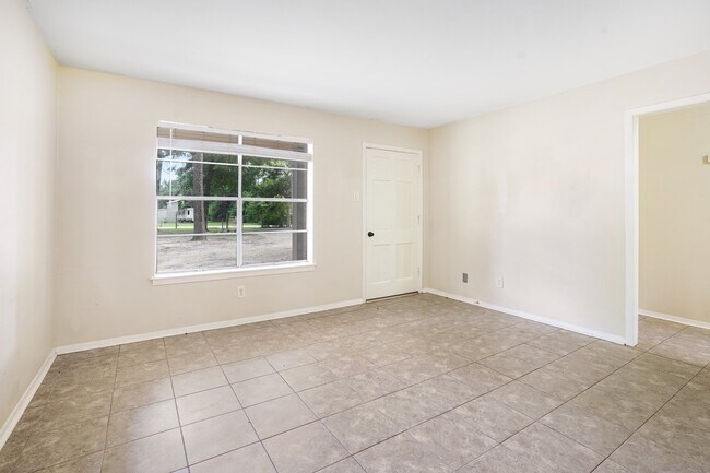 Building Photo - 26407 Magnolia Dr
