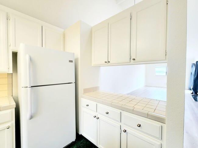 Building Photo - Downtown San Carlos 2 bedroom