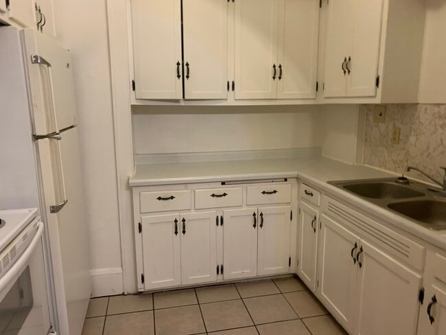 Building Photo - 230 Hudson St