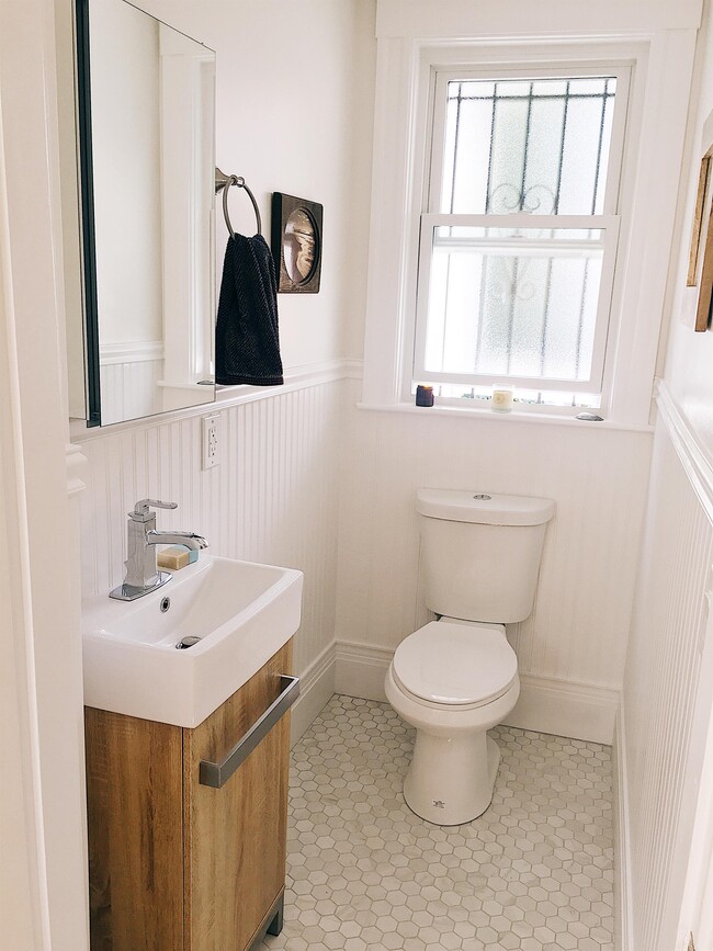 Building Photo - 52 Dimick St