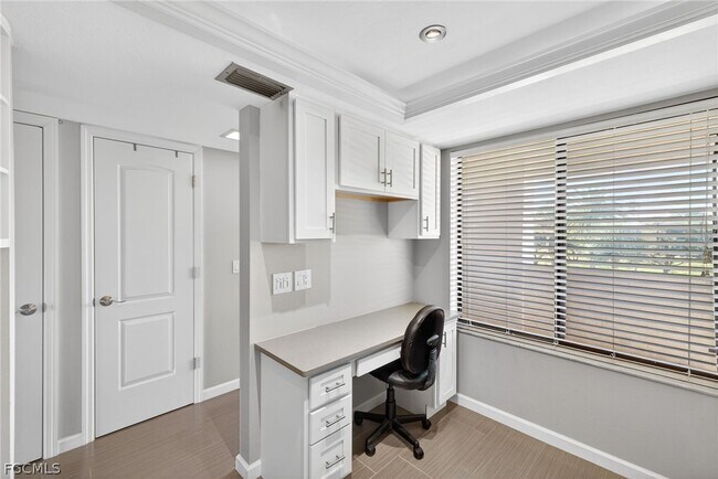 Building Photo - 7430 Lake Breeze Dr