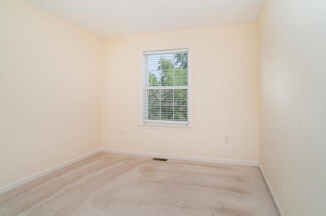 Building Photo - 192 Mapleton Dr