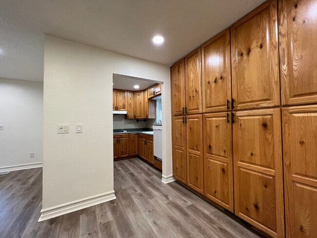 Building Photo - 3 Bedroom/2 Bathroom Home with Covered Pat...