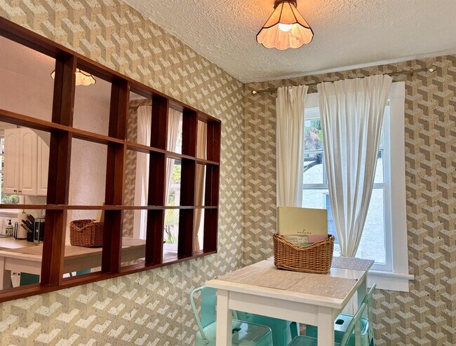 Building Photo - 446 27th St