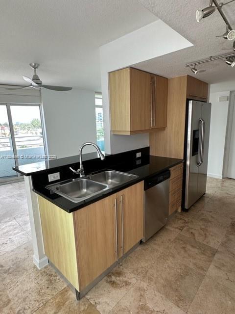Building Photo - 7600 Collins Ave