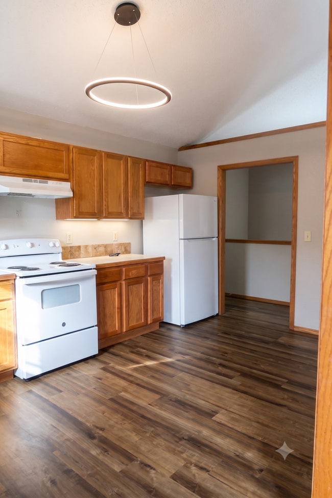 Building Photo - Beautiful and Spacious 4 Bedroom