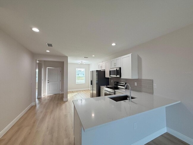 Building Photo - 10336 Pendleton Ave