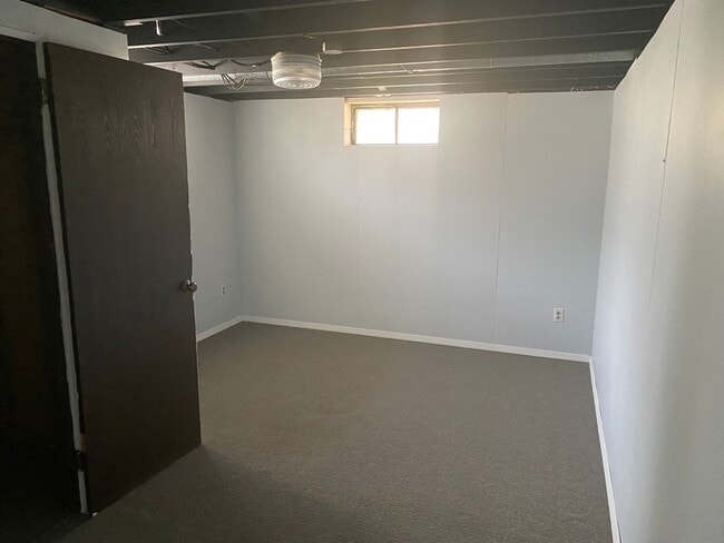 Building Photo - 3 Bedroom 1.5 Bathroom Single Family Home ...