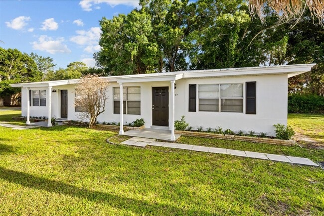 Building Photo - 2 Bedroom 1 Bath Duplex