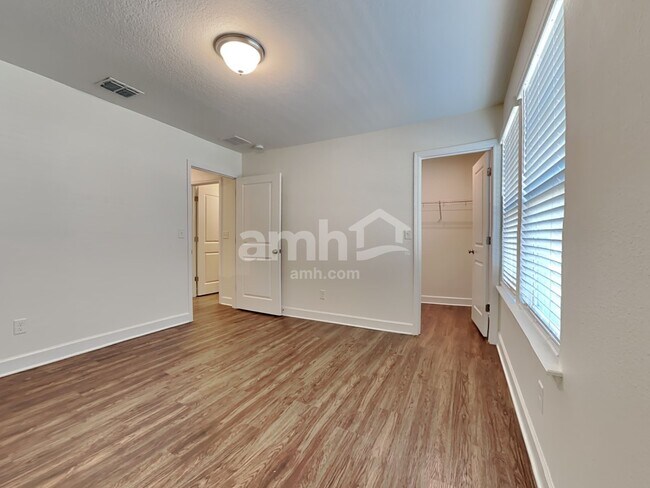 Building Photo - 450 Sandstone Dr