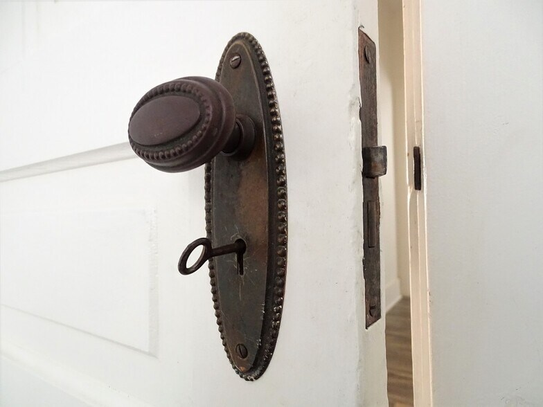 Building Photo - 783 E Main St