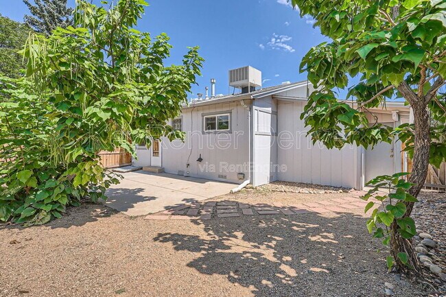 Building Photo - 403 S Owens St