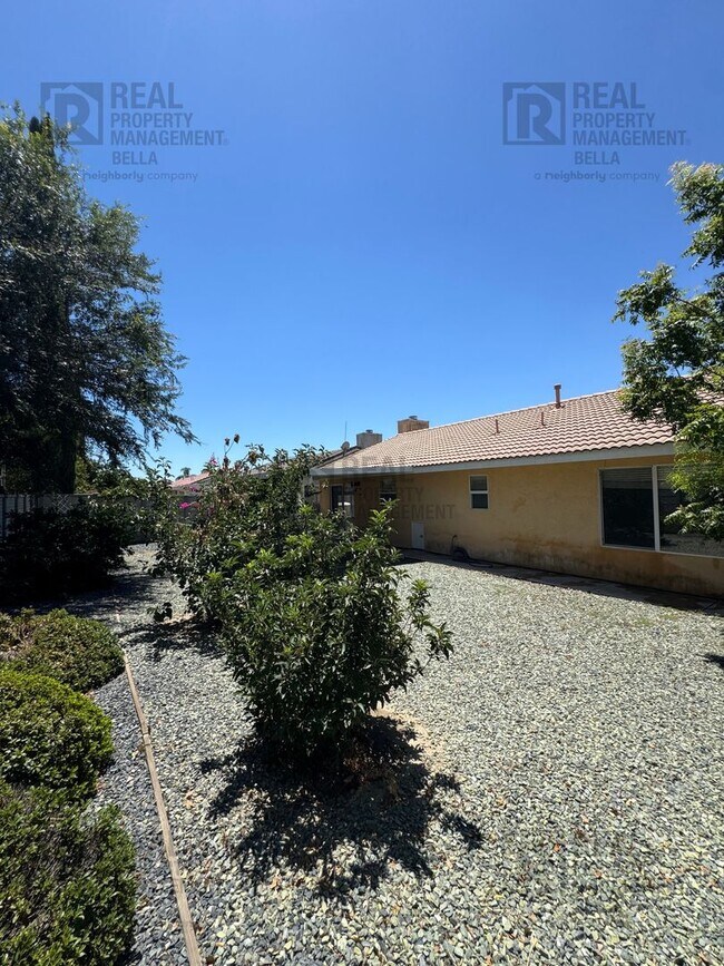 Building Photo - Charming 3 Bedroom, 2 Bathroom Home in Hemet