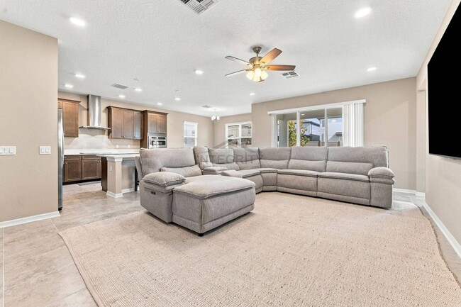 Building Photo - 9464 Crescent Ray Dr