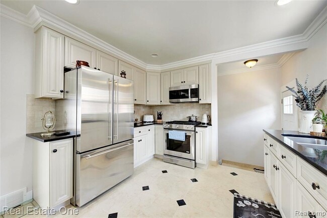 Building Photo - 8126 Dale St