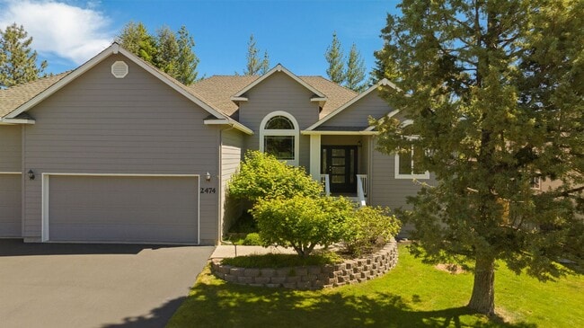 Primary Photo - Charming Awbrey Butte Home Available NOW
