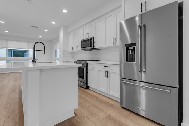 Building Photo - 2907 W Exposition Pl