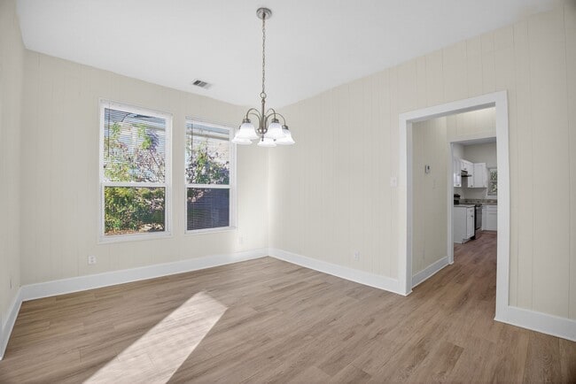 Building Photo - 304 W Vulcan St