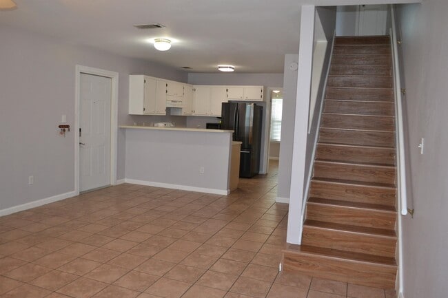 Building Photo - 697 Timberwood Cir E