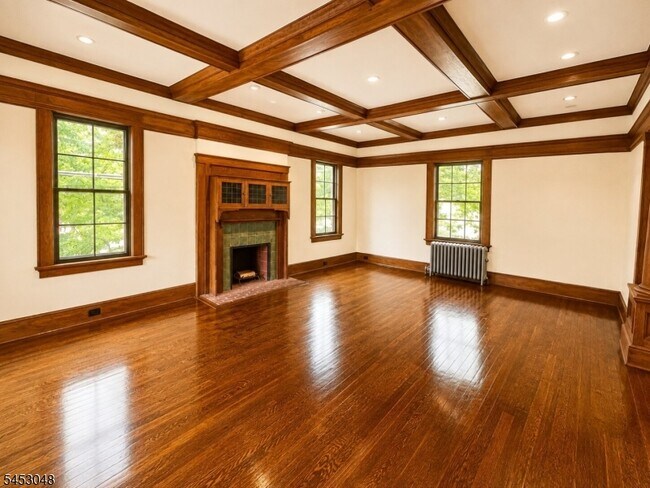 Building Photo - 2 Cloverhill Pl