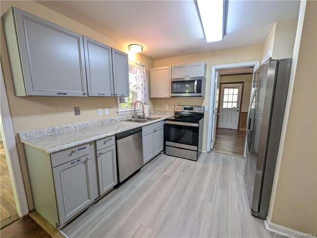 Building Photo - 111 King William Dr