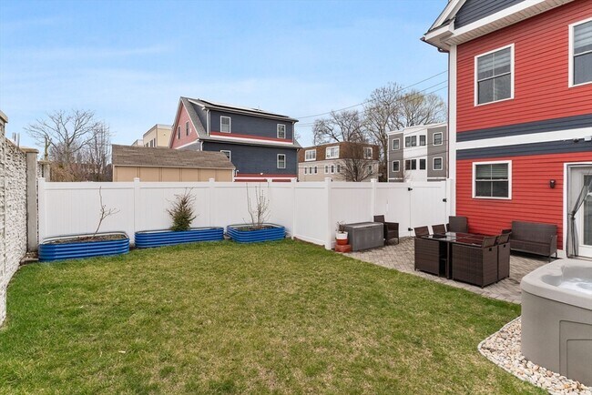 Building Photo - 51 Robey St
