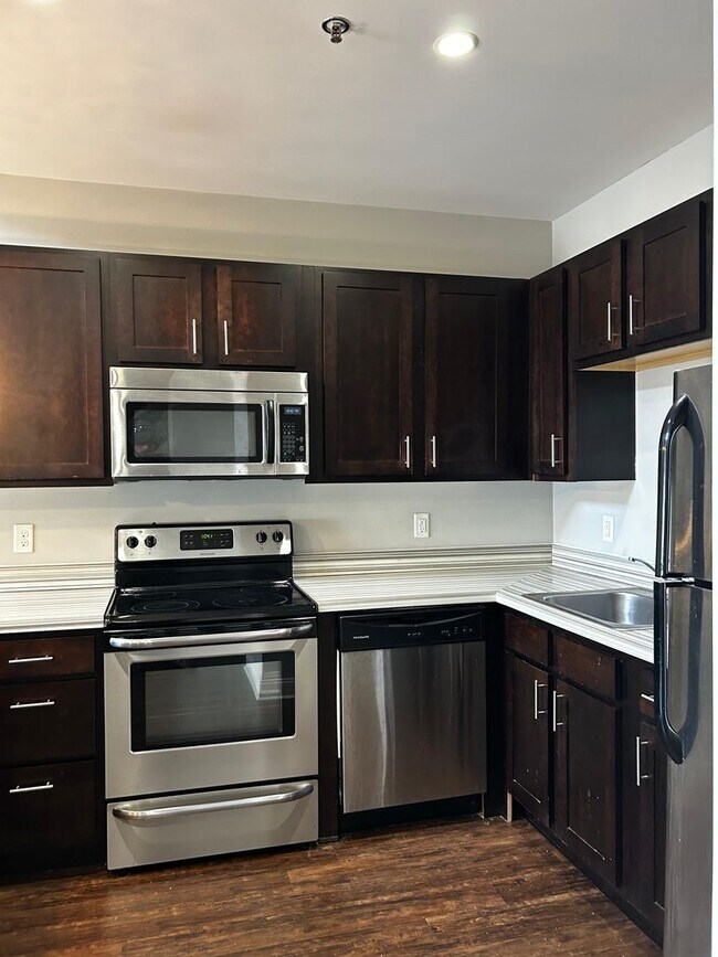 Building Photo - 970 Ridge Ave