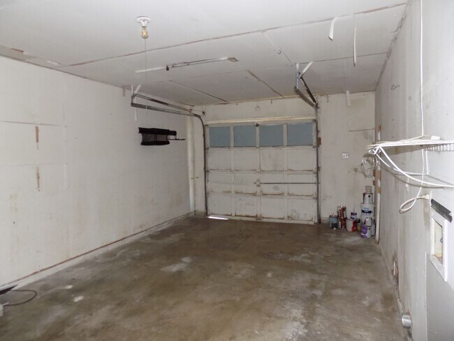 Building Photo - 14139 Swallow Dr
