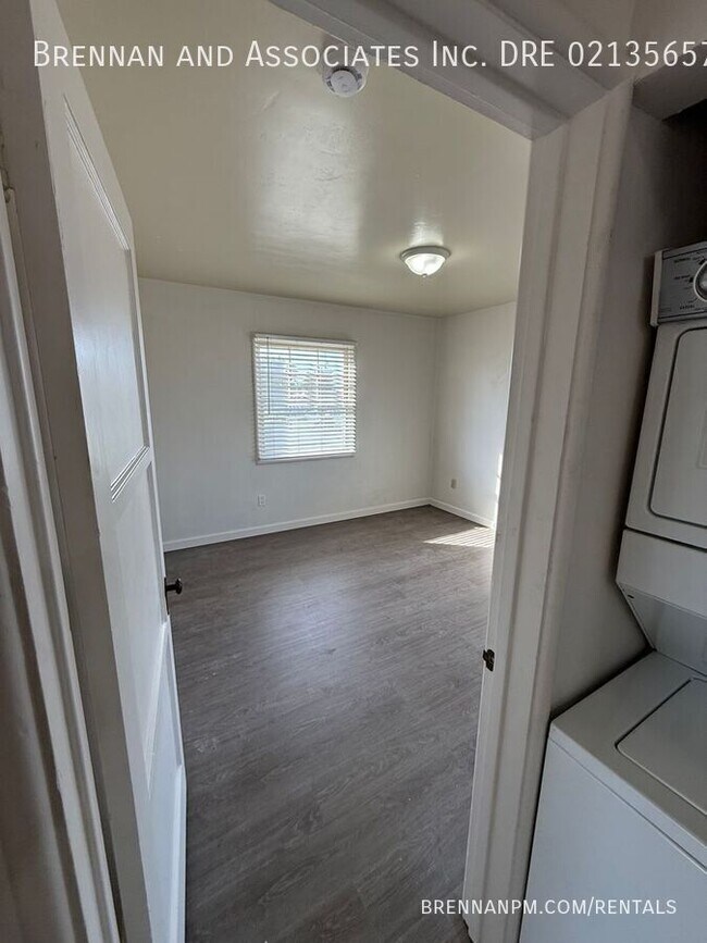 Building Photo - 253 Church Ave