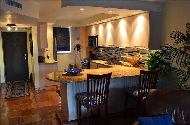 Building Photo - 5300 NE 24th Terrace