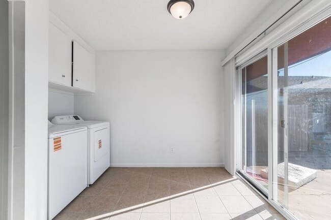 Building Photo - 600 W Olive St