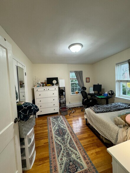 Building Photo - 31 Hammond Pond Pky