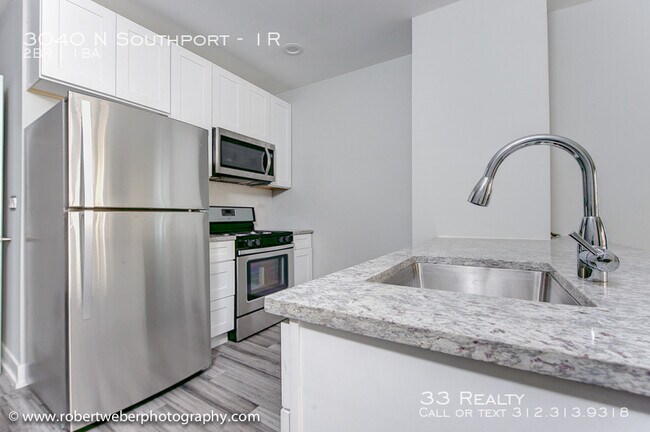 Primary Photo - 3040 N Southport Ave