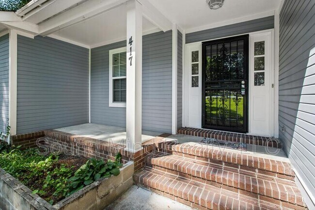 Building Photo - 417 Foxhall Dr