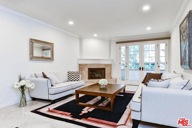 Building Photo - 11755 Montana Ave