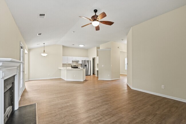 Building Photo - 115 Revolution Dr