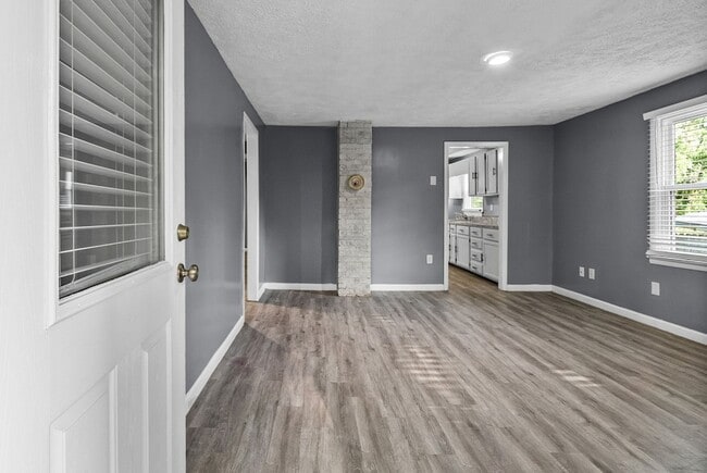 Building Photo - 715 Elder St